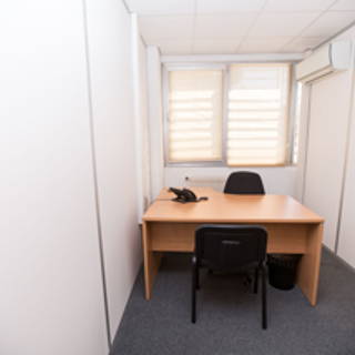 Bureau privé 8 m² 1 poste Coworking Avenue du Douard Aubagne 13400 - photo 1